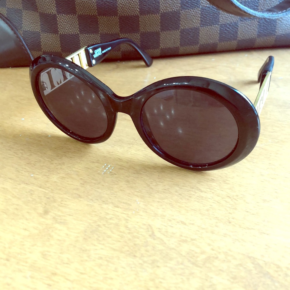 Versace MIAMI Sunglasses - Picture 7 of 8